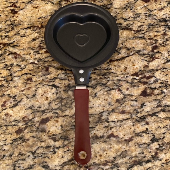Fun Heart Shaped Mini Frying Pan ❤️ - Picture 10 of 16
